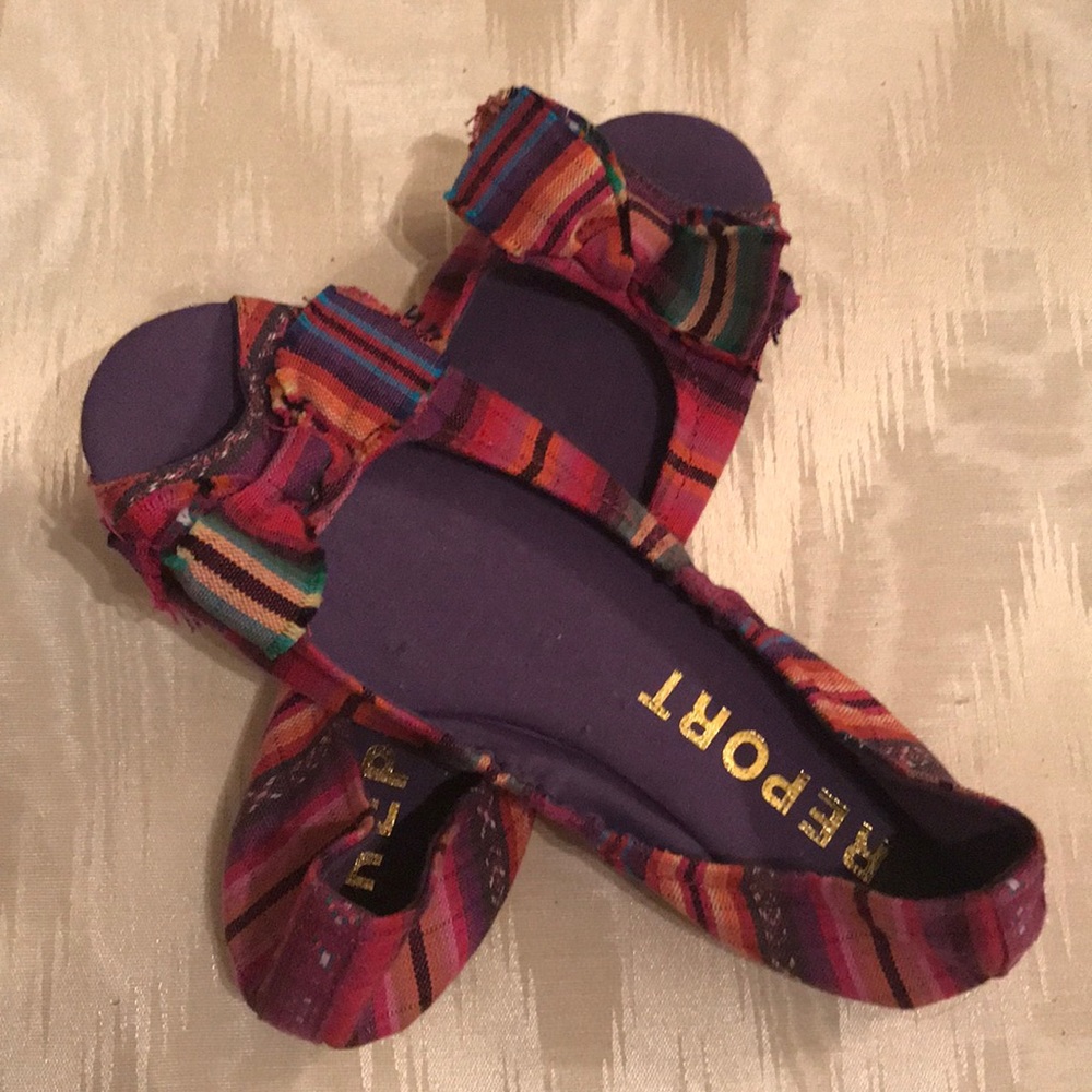 NWOT Report Boho Aztec Bow Fabric Flats